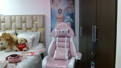 Snapshot of sunflower_dance chatting on 05-13-26, 11:00 Jeraldine online show from 05-13-26, 11:00