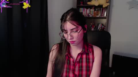 Snapshot of sunflower_uwu chatting on 11-15-25, 03:19 violetta online show from 11-15-25, 03:19