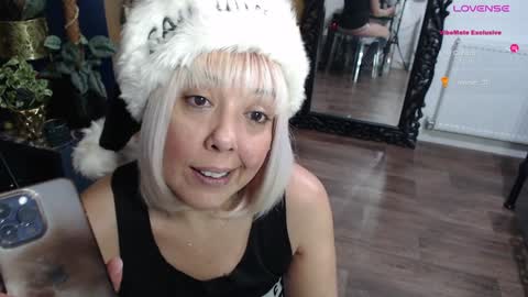 Snapshot of sunni_hottie chatting on 12-18-24, 02:21 Sunni Knight online show from 12-18-24, 02:21