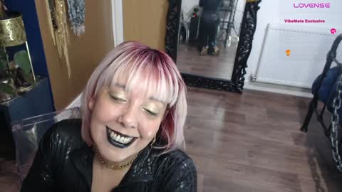 Snapshot of sunni_hottie chatting on 01-28-25, 12:05 Sunni Knight online show from 01-28-25, 12:05