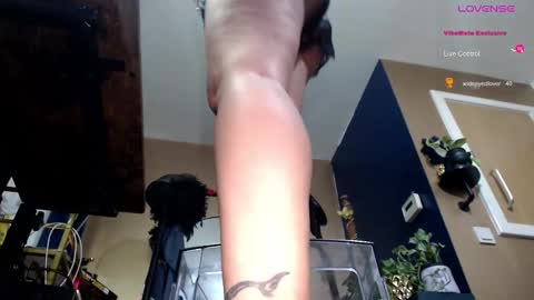 Snapshot of sunni_hottie chatting on 10-17-25, 01:42 Sunni Knight online show from 10-17-25, 01:42