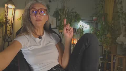 Snapshot of sunnie_dayz chatting on 01-10-26, 05:09 Hi Im Sunnie - Next show Friday August 1 online show from 01-10-26, 05:09