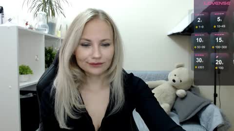 Naomi online show from 09-24-25, 03:54