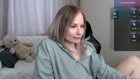 Naomi online show from 04-28-26, 04:39