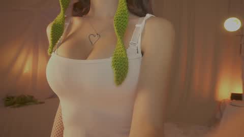 Snapshot of sunny_maria chatting on 10-20-25, 09:04 Maria online show from 10-20-25, 09:04