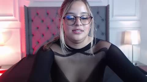sunnyluxxx_ online show from 07-18-26, 07:17