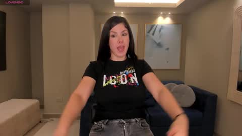 Snapshot of sunnyrivers_ chatting on 02-11-26, 11:15 Sunny Rivers online show from 02-11-26, 11:15