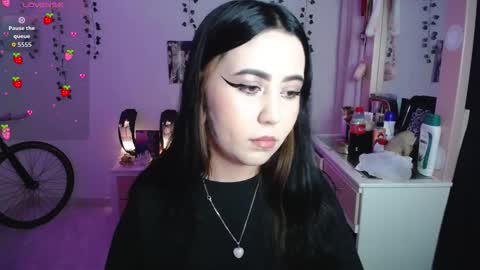 Snapshot of sunset_pienk chatting on 01-08-26, 05:32 Sunset online show from 01-08-26, 05:32