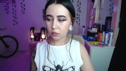 Snapshot of sunset_pienk chatting on 01-19-26, 04:27 Sunset online show from 01-19-26, 04:27