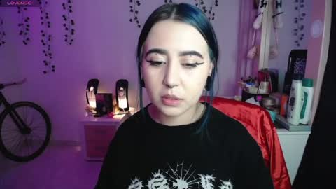 Snapshot of sunset_pienk chatting on 04-14-26, 04:18 Sunset online show from 04-14-26, 04:18