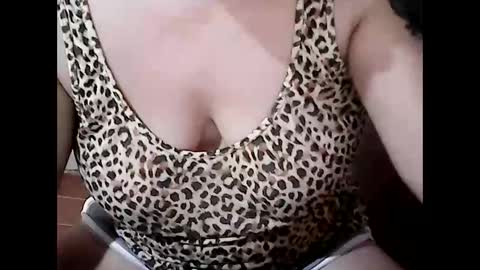 Snapshot of sunshine_38 chatting on 03-02-25, 01:04 sunshine_38 online show from 03-02-25, 01:04