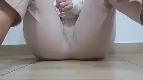 Annie online show from 10-15-25, 05:07