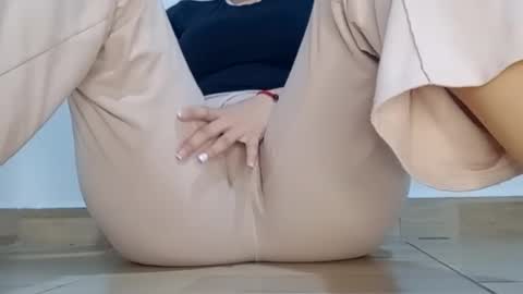 Annie online show from 11-12-25, 04:51