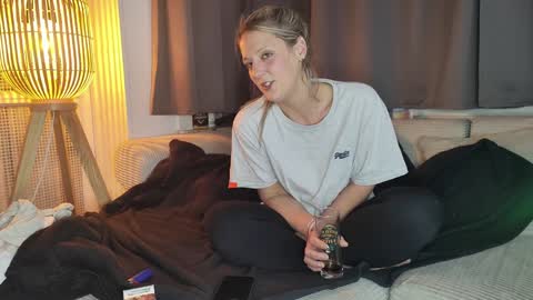 Snapshot of sunshine_diddy chatting on 01-11-25, 11:13 Ava online show from 01-11-25, 11:13