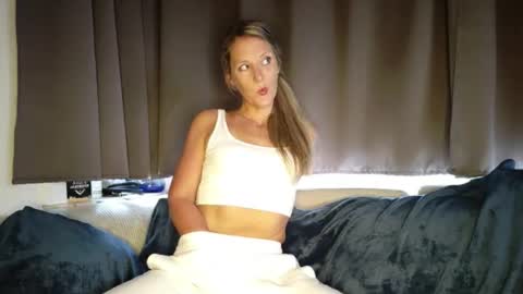 Snapshot of sunshine_diddy chatting on 02-19-25, 04:00 Ava online show from 02-19-25, 04:00