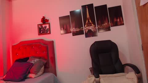 Snapshot of sunshine_gh1 chatting on 02-08-25, 11:12 Sunshine online show from 02-08-25, 11:12