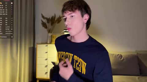 Snapshot of sunshinealex chatting on 10-11-25, 04:33 sunshinealex online show from 10-11-25, 04:33