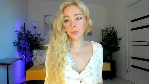 Snapshot of super_peach chatting on 06-07-26, 02:27 Jenn online show from 06-07-26, 02:27