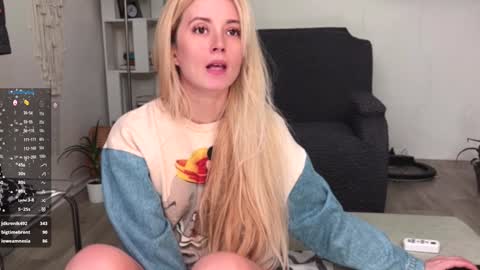 Snapshot of super_peach_stream chatting on 01-18-25, 08:19 ANNApvt open full info in bio online show from 01-18-25, 08:19