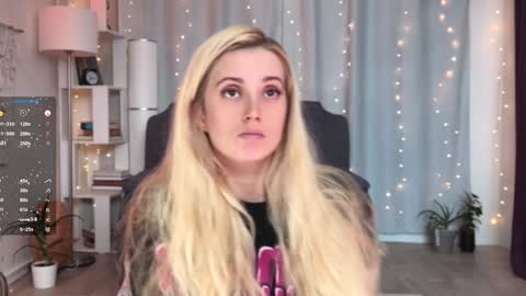 Snapshot of super_peach_stream chatting on 01-19-25, 01:44 ANNApvt open full info in bio online show from 01-19-25, 01:44