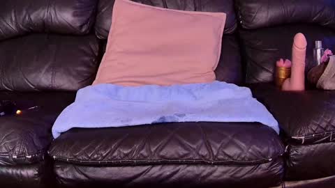 Thomas online show from 01-25-25, 03:51