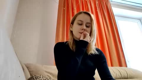 Snapshot of supereasyx chatting on 01-18-25, 09:02 Annie online show from 01-18-25, 09:02