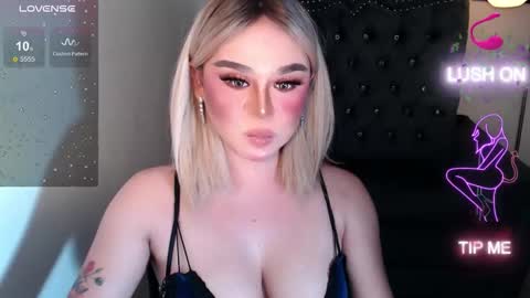 Snapshot of superh0tangelxx chatting on 09-18-25, 01:51 CARMINA online show from 09-18-25, 01:51