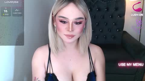 Snapshot of superh0tangelxx chatting on 09-21-25, 02:02 CARMINA online show from 09-21-25, 02:02