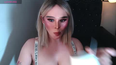 Snapshot of superh0tangelxx chatting on 10-21-25, 01:28 CARMINA online show from 10-21-25, 01:28