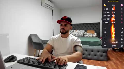 Snapshot of supermanboyxxl chatting on 10-10-25, 05:50 supermanboyxxl online show from 10-10-25, 05:50