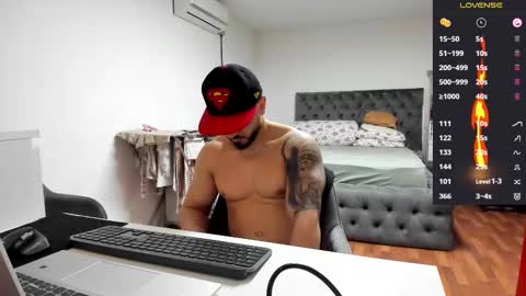 Snapshot of supermanboyxxl chatting on 10-17-25, 05:32 supermanboyxxl online show from 10-17-25, 05:32