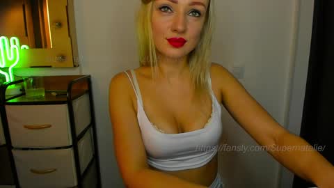 Snapshot of supernatalie chatting on 05-08-26, 10:37 Natalie online show from 05-08-26, 10:37