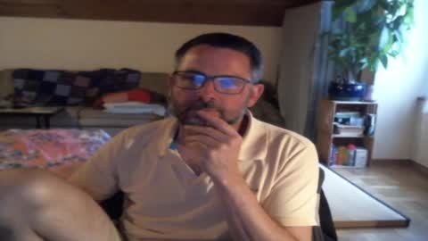 Snapshot of supersquirrel81 chatting on 05-03-26, 06:03 supersquirrel81 online show from 05-03-26, 06:03