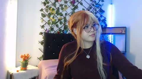 Snapshot of suri_boobs chatting on 12-15-25, 11:03 suri_boobs online show from 12-15-25, 11:03