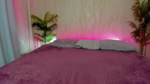 Snapshot of susan__clark chatting on 12-29-24, 01:02 Annie online show from 12-29-24, 01:02