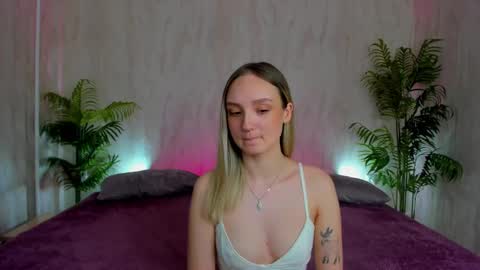 Snapshot of susan__clark chatting on 01-12-25, 07:21 Annie online show from 01-12-25, 07:21