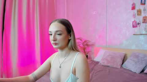 Snapshot of susan__clark chatting on 02-14-25, 01:13 Annie online show from 02-14-25, 01:13