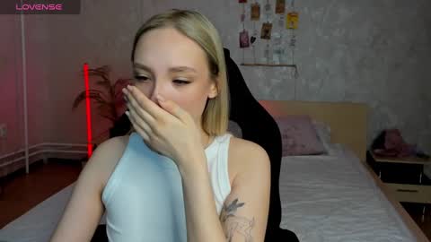 Snapshot of susan__clark chatting on 03-11-25, 12:22 Annie online show from 03-11-25, 12:22