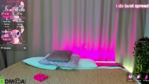 Snapshot of susan__clark chatting on 10-17-25, 02:04 Annie online show from 10-17-25, 02:04