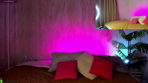 Snapshot of susan__clark chatting on 10-19-25, 01:06 Annie online show from 10-19-25, 01:06