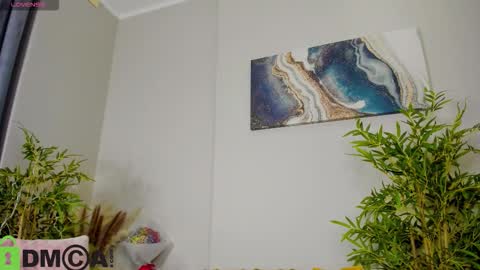 Snapshot of susan__clark chatting on 11-30-25, 01:09 Annie online show from 11-30-25, 01:09