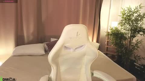 Annie online show from 04-18-26, 02:48