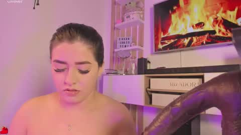 Snapshot of susan_jones_tcw chatting on 10-23-25, 07:18 online show from 10-23-25, 07:18