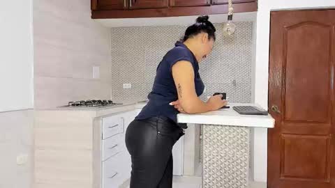 Snapshot of susan_sexymilf chatting on 10-25-25, 11:40 Susan online show from 10-25-25, 11:40