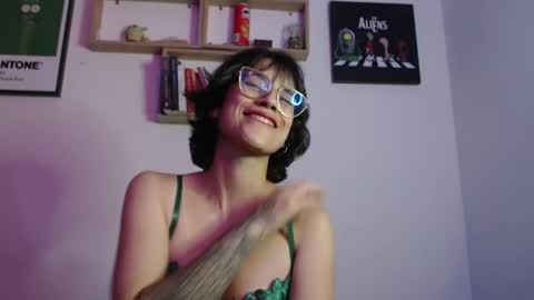 Snapshot of susana_w chatting on 02-27-25, 03:04 susana_w online show from 02-27-25, 03:04