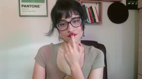 Snapshot of susana_w chatting on 09-15-25, 10:32 susana_w online show from 09-15-25, 10:32