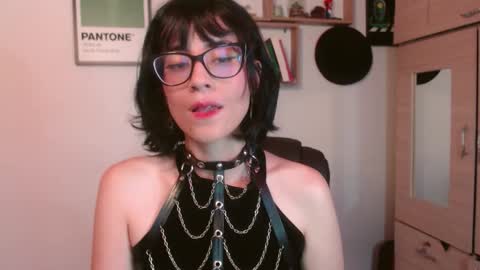 Snapshot of susana_w chatting on 09-17-25, 10:33 susana_w online show from 09-17-25, 10:33