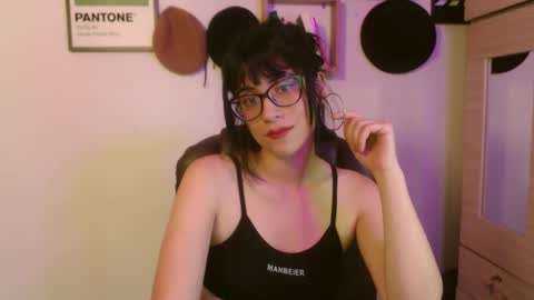 Snapshot of susana_w chatting on 09-18-25, 10:12 susana_w online show from 09-18-25, 10:12