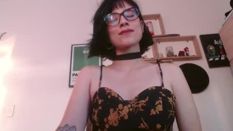 Snapshot of susana_w chatting on 10-04-25, 10:30 susana_w online show from 10-04-25, 10:30
