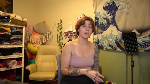 Snapshot of sushifox chatting on 10-22-25, 03:45   online show from 10-22-25, 03:45